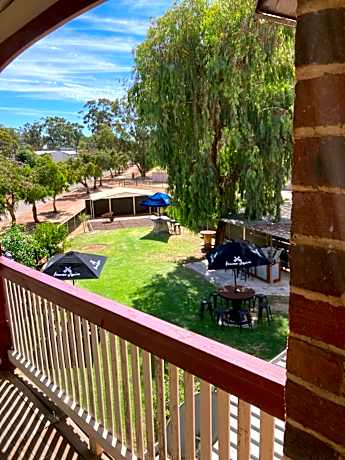 Yealering Hotel