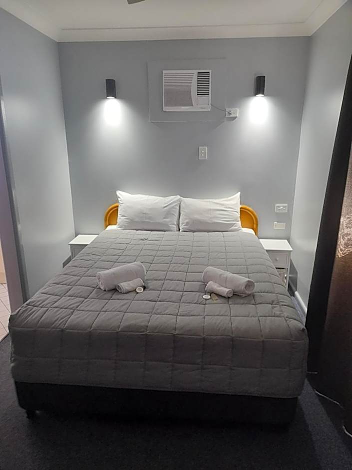 Photo 1 of 5 of Double Room