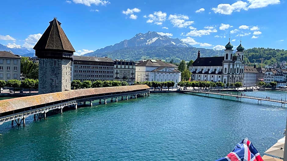 Hotel Pickwick and Pub "the room with a view"