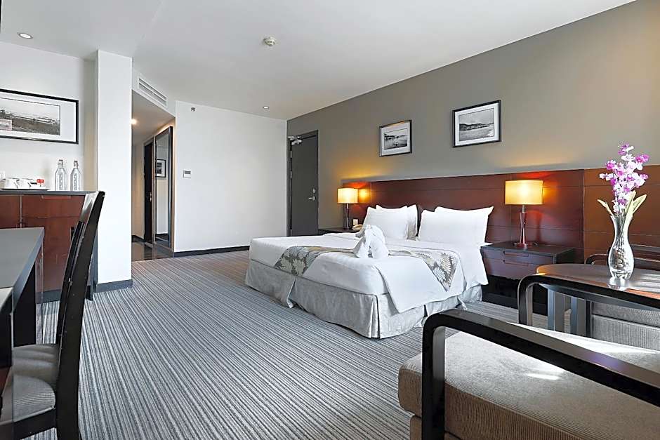 Photo 1 of 6 of Superior 1 King Bed