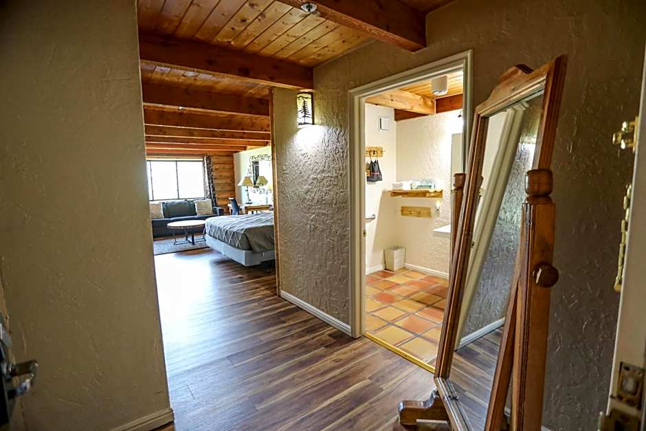 The Boulder Creek Lodge