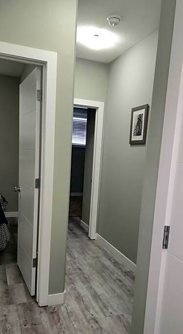 QUIET & COZY MODERN SUITE CLOSE TO RCMP