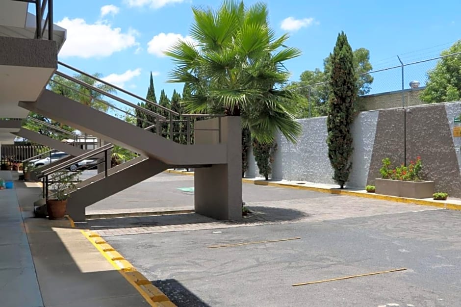 Cypres Hotel & Suites