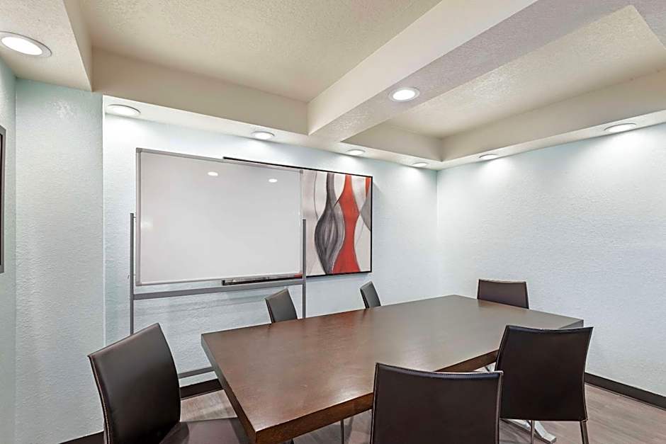 Clarion Inn Des Moines Airport