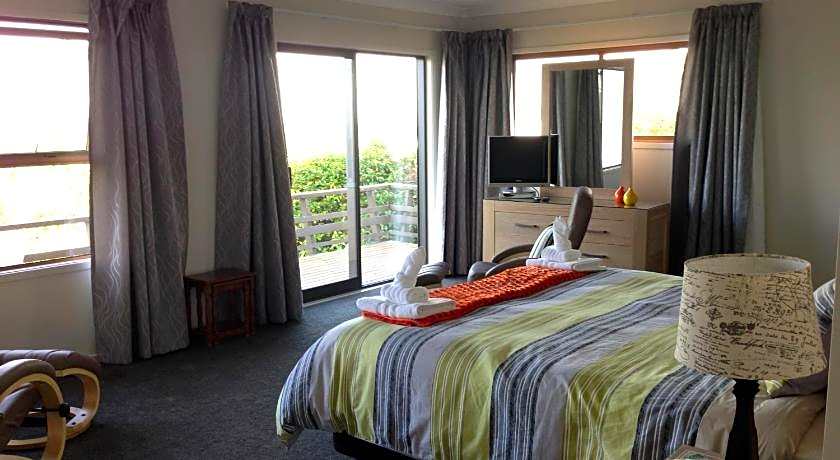 Bay Water Views Bed & Breakfast