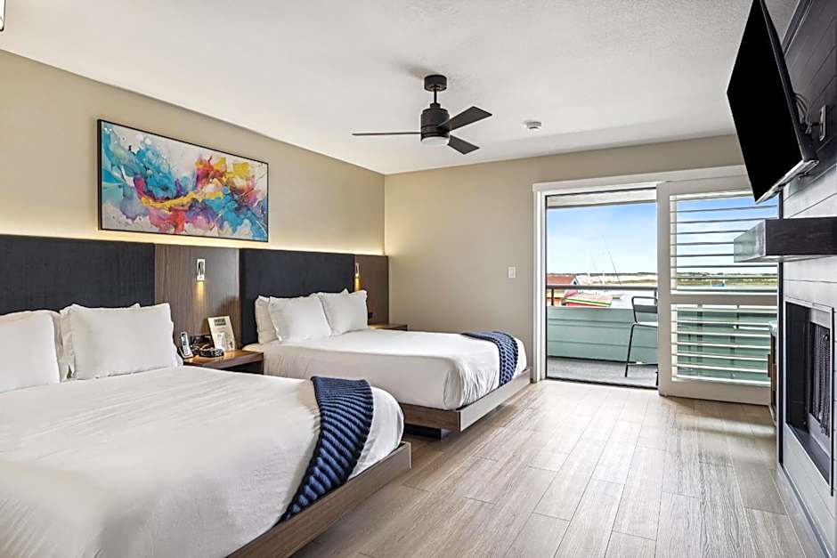 456 Embarcadero Inn & Suites