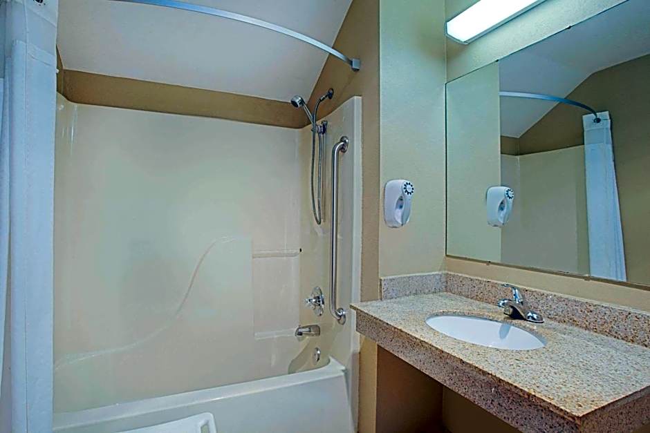 Super 8 by Wyndham Defiance