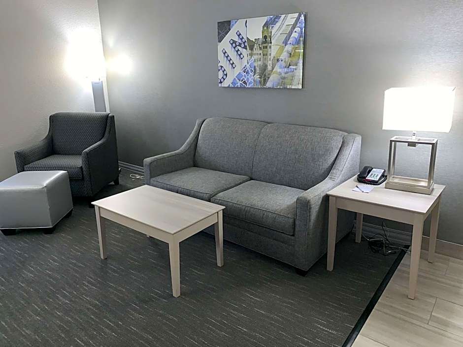 Photo 1 of 1 of 2 Queen Beds Suite, Accessible, Bathtub