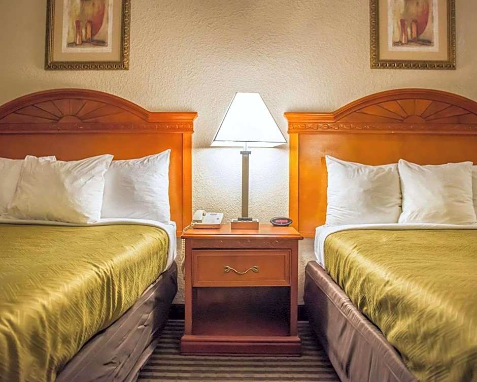Econo Lodge Panama City