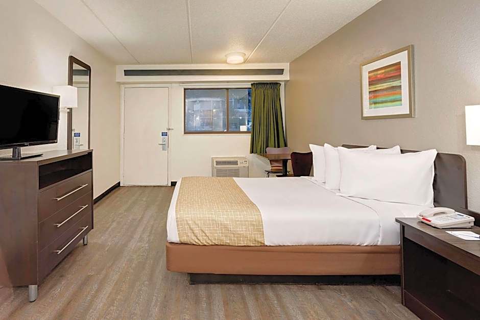 Travelodge by Wyndham College Park