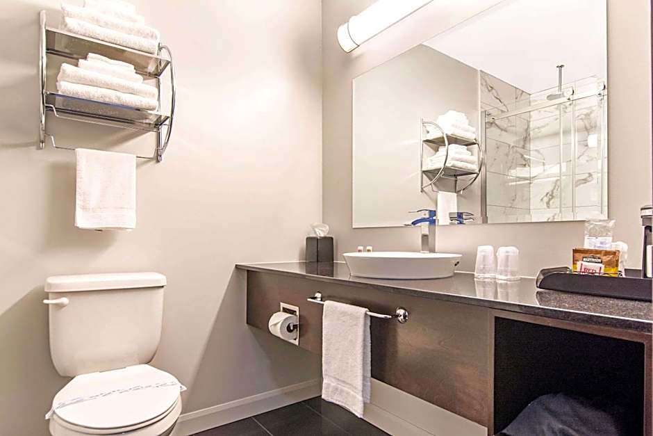 Econo Lodge St. Apollinaire