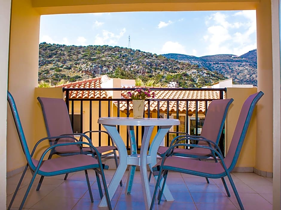 Sunshine Studios & Apartments