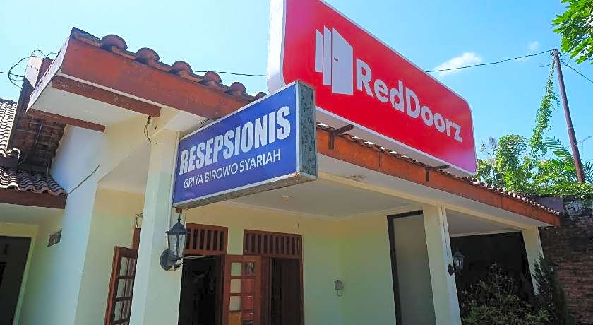 RedDoorz Syariah near Alun Alun Wonosari