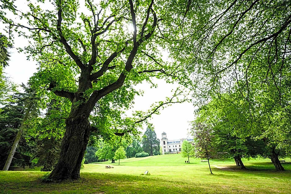 Schloss Kaarz mit Park