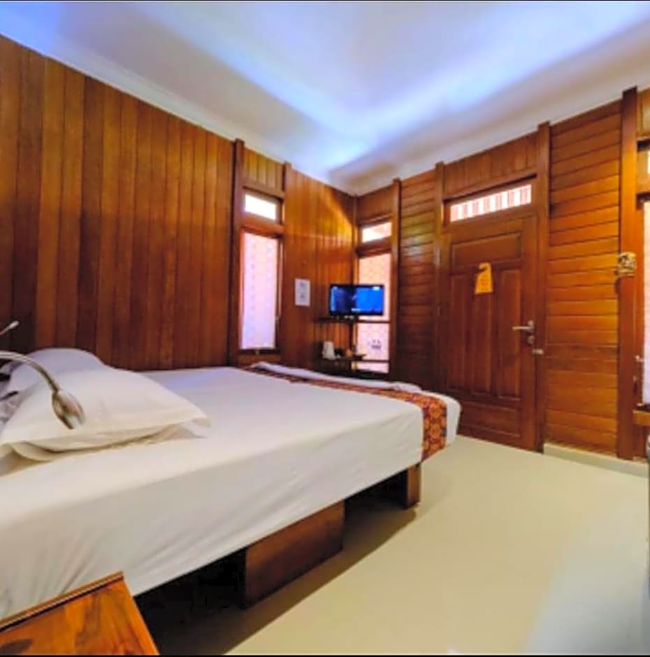 Rumah Mertua Pulau Merah