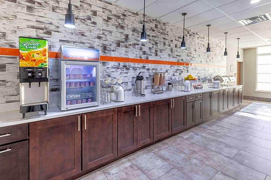 La Quinta Inn & Suites by Wyndham Dallas - Frisco Stadium