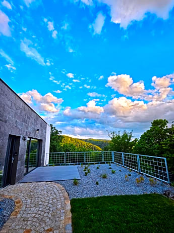 Apartment with Mountain View - Annex