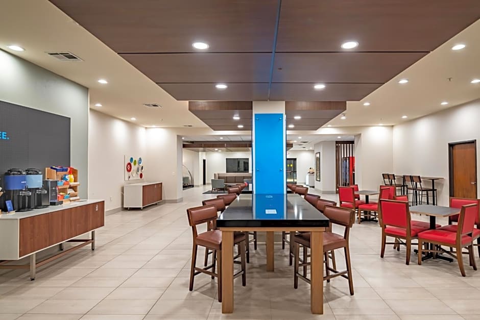 Holiday Inn Express & Suites N Waco Area - West, an IHG Hotel