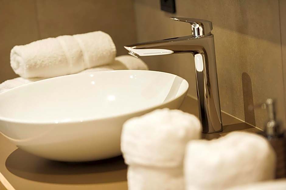 Haus Gregori Modern & Central Stay in Vineyard with Rooftop & Served Breakfast