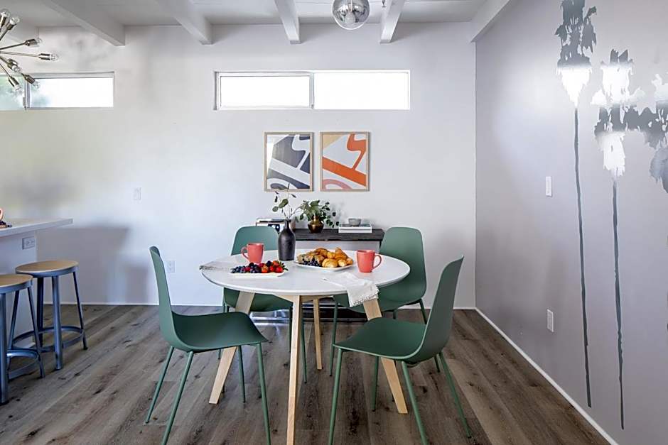 The Wesley by AvantStay Mid-Century Modern Oasis with Pool