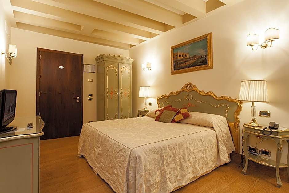 Photo 1 of 5 of Economy 1 Double Bed or 2 Beds