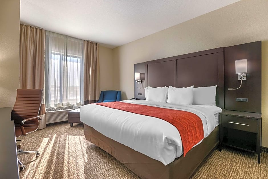 Comfort Inn & Suites Cedar Rapids CID Eastern Iowa Airport