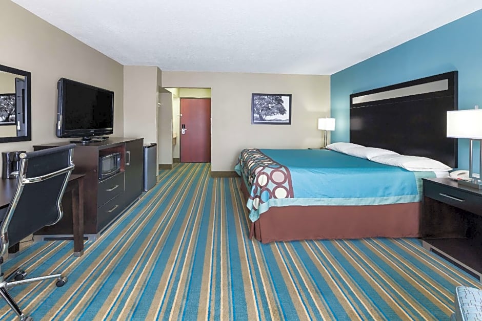 Super 8 by Wyndham Sulphur