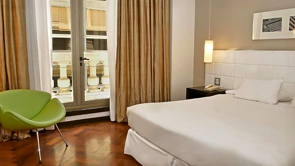 725 Continental Hotel