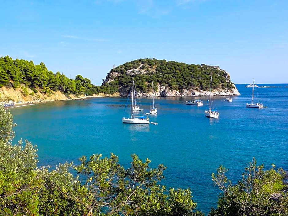 Stafylos Suites & Boutique hotel