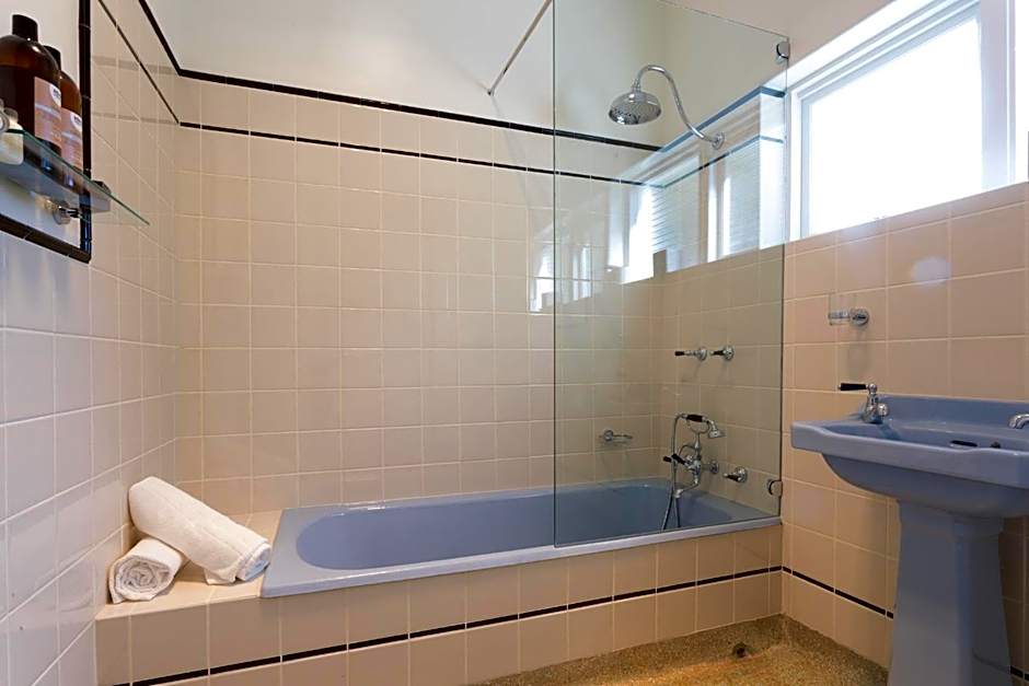 Deco Beach Luxury Apartments