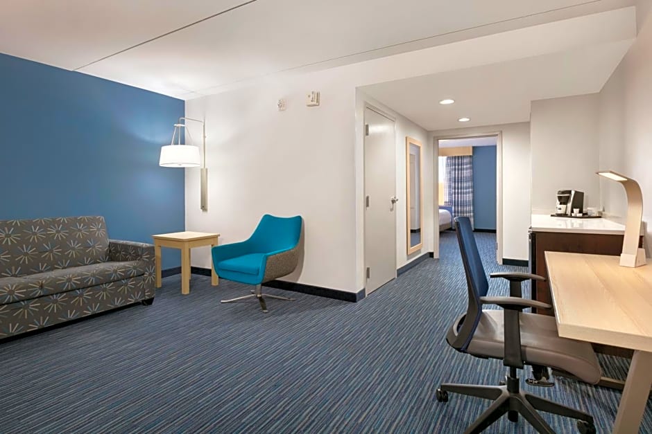 Holiday Inn Express Hotel & Suites Norfolk Airport