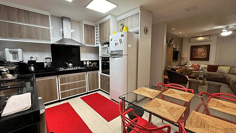 Spacious house for up to 19 people, 5 minutes from the beach.