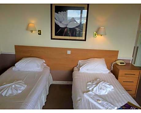 Standard-Twin room-Ensuite