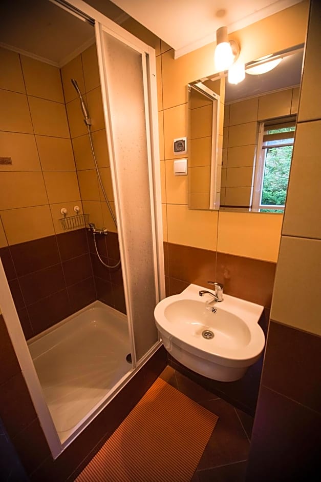 Domki nad rozlewiskiem