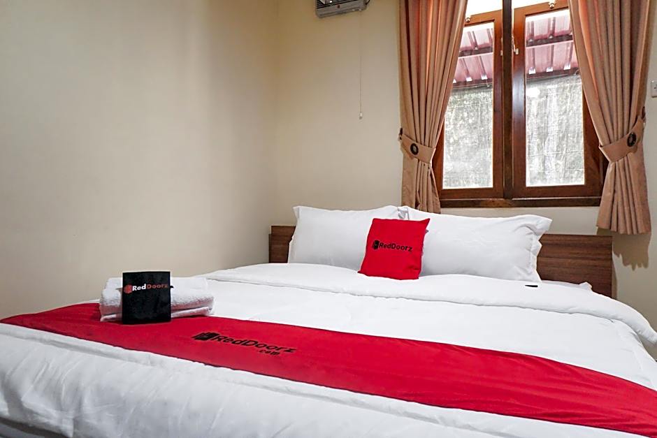 RedDoorz Syariah near Exit Tol Malang