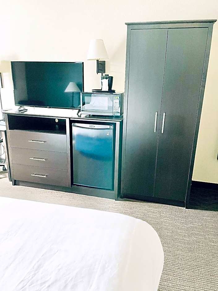 AmericInn by Wyndham Green Bay East