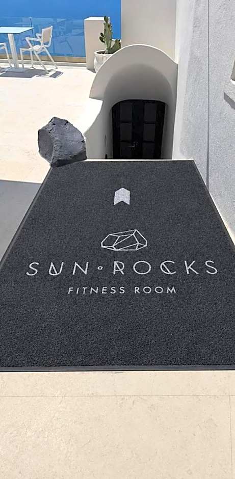 Sun Rocks Boutique Hotel - Caldera View Suites & Sunset Dining Experience