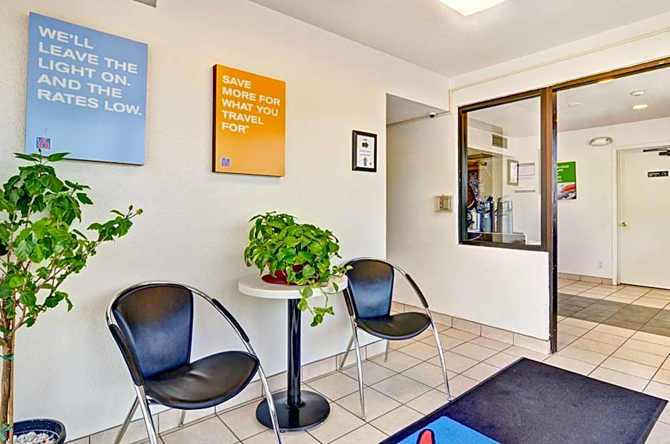 Motel 6 Pittsburgh - Crafton