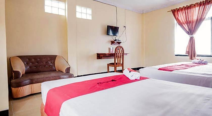 RedDoorz Syariah near Kebun Raya Liwa