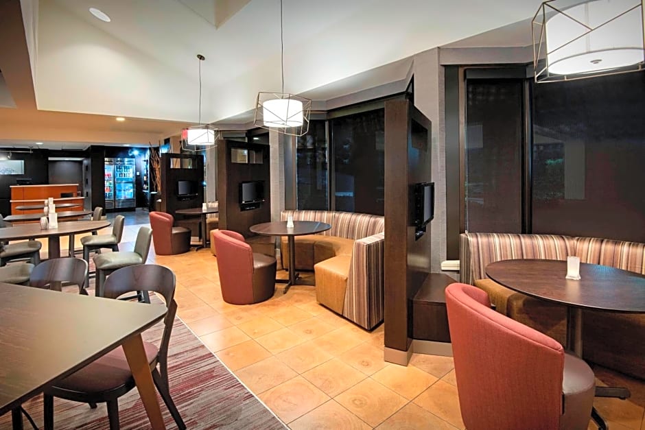 Courtyard by Marriott Savannah Midtown
