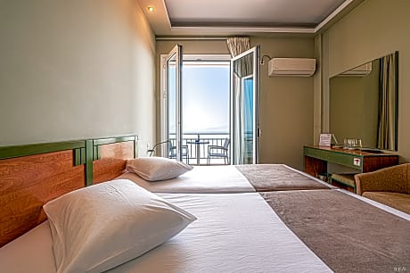 TWIN OR DOUBLE ROOM SEA VIEW