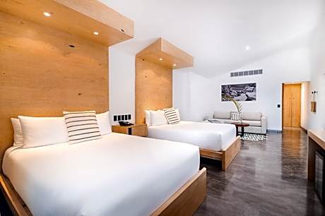 Deluxe Queen Room with Two Queen Beds