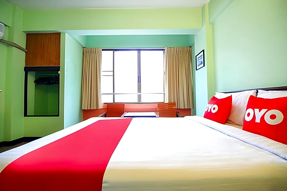 Crown Bts Nana Hotel