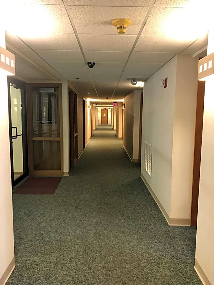 Econo Lodge Inn & Suites