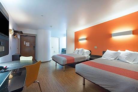 2 Full Beds | Non-Smoking