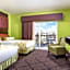 Exclusive 2BR Condo Retreat, Featuring a Lazy River - Special Offer Now!