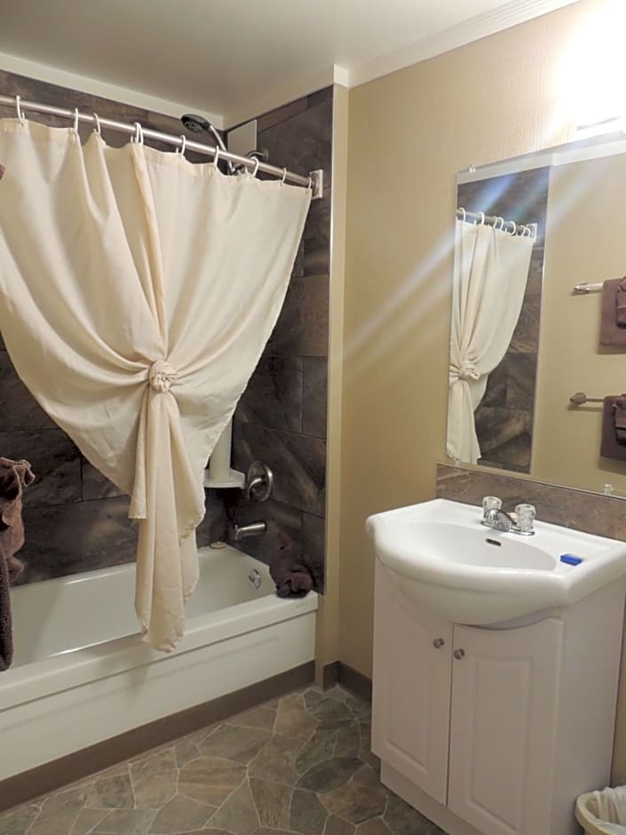 100 Mile Motel & RV Park