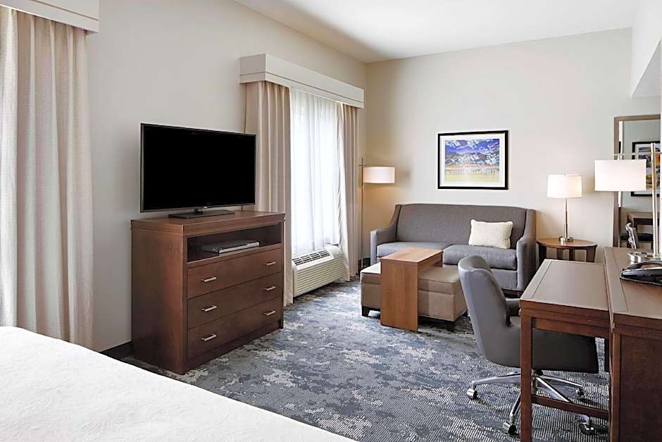 Photo 1 of 5 of Studio 1 King Bed, Hearing/Mobility Accessible, Bathtub