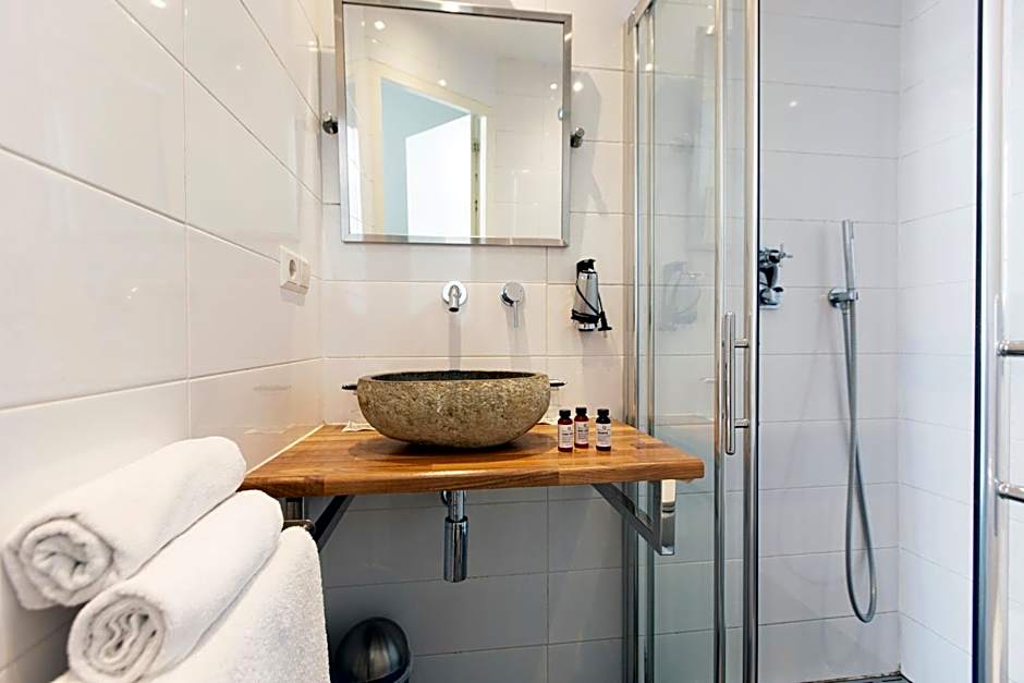 Quentin Golden Bear Hotel