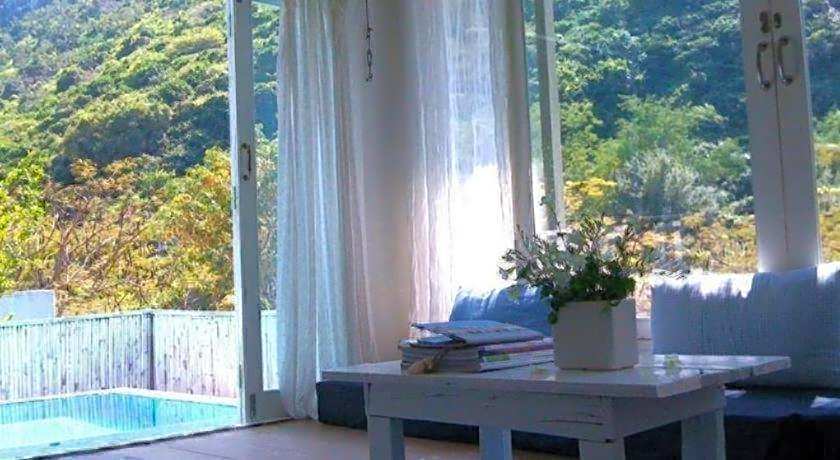 Brassiere Beach Hotel